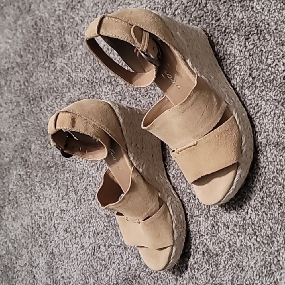 Matisse Tan Ankle-Stap Wedge Sandles/Heels Women's 10M. NWOT Condition.โ